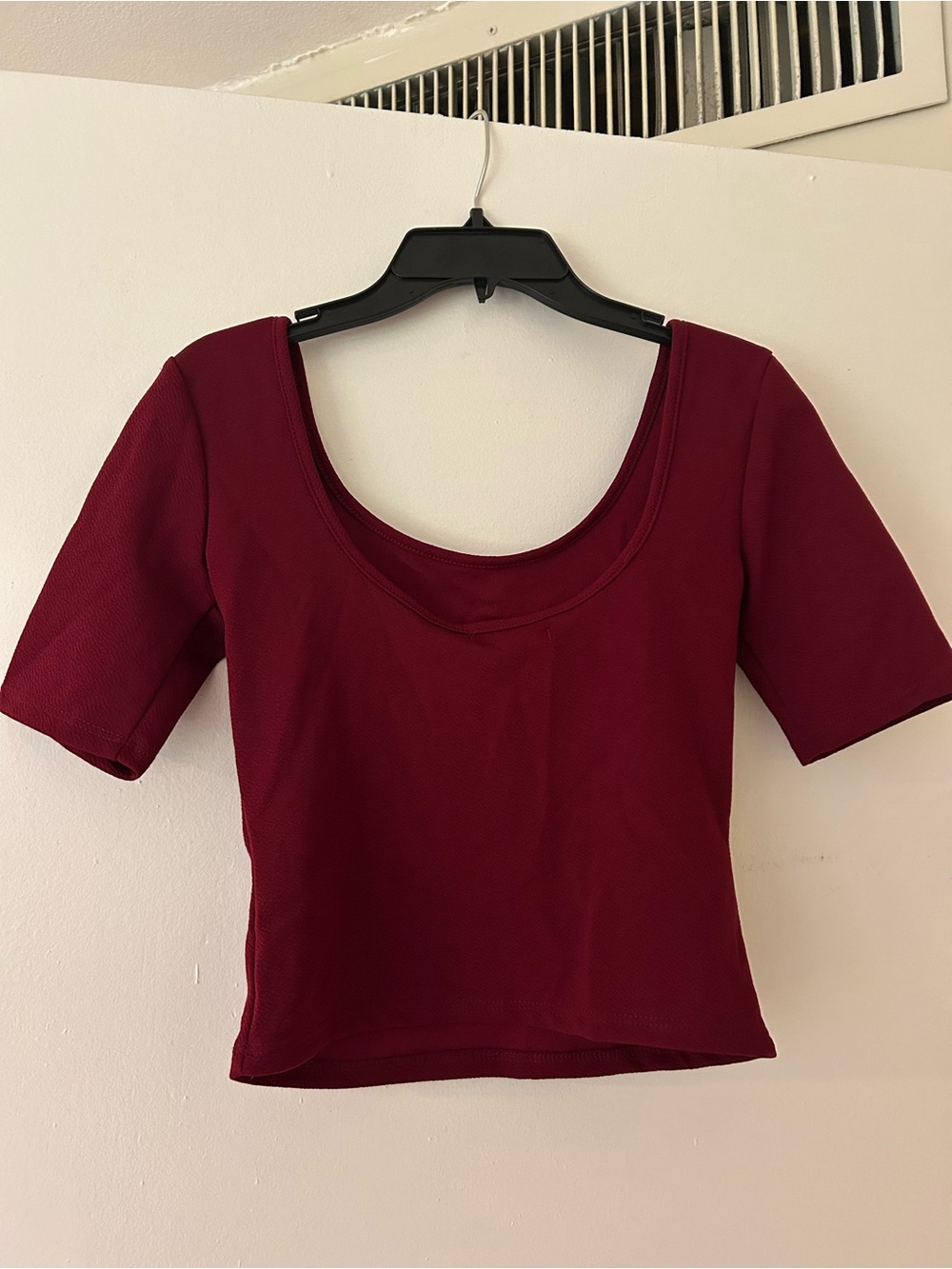 Women’s Scoop Neck Short Sleeve Crop Top - Deep Burgundy